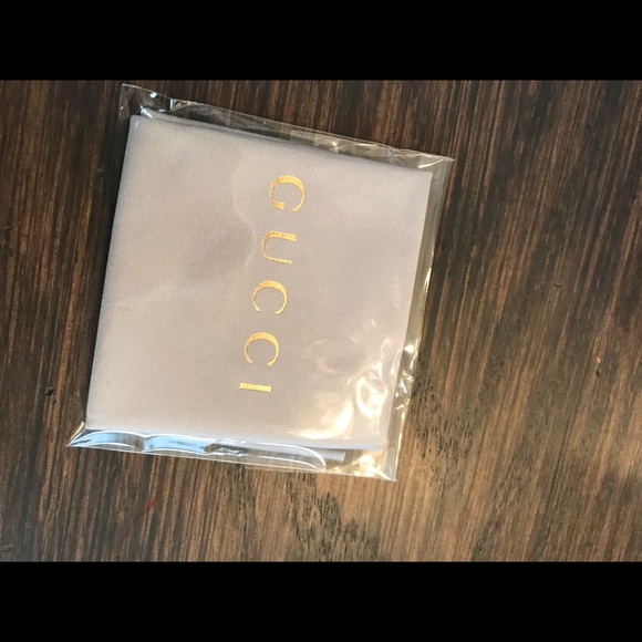 Auth new Gucci foldable sunglass case & new cloth - Picture 6 of 8